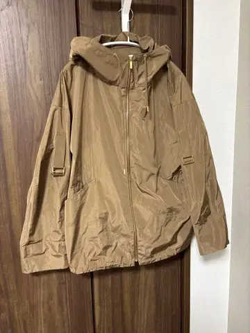 EPoca 후드 부착 브라운 자켓