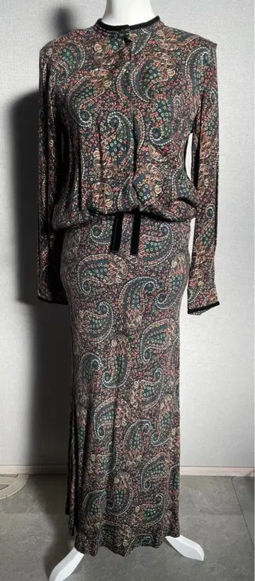 A.P.C. 페이즐리 무늬 긴팔 셋업