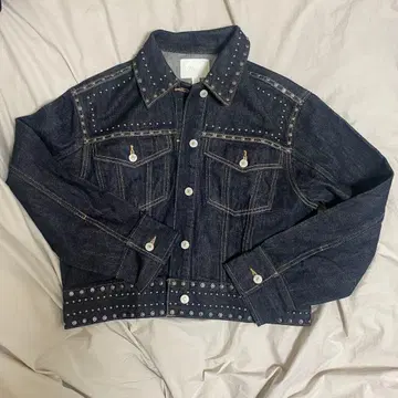 ZARA 스터드 장식 다크 데님 자켓