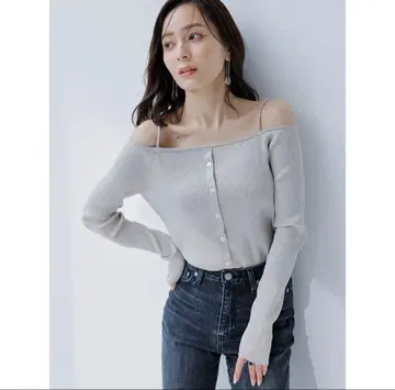 아뉴앙스 그레이 오프숄더 스웨터 F