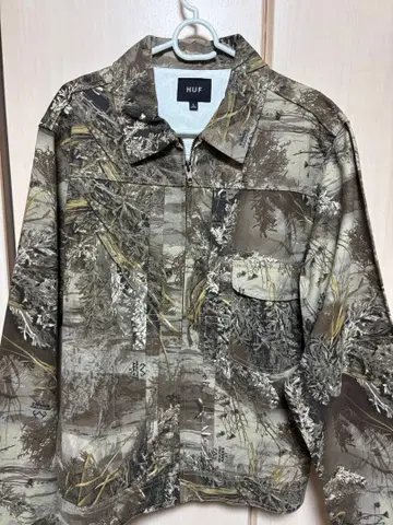 HUF 카모플라쥬 자켓 L 사이즈