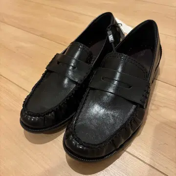 ZARA 페이턴트 로퍼