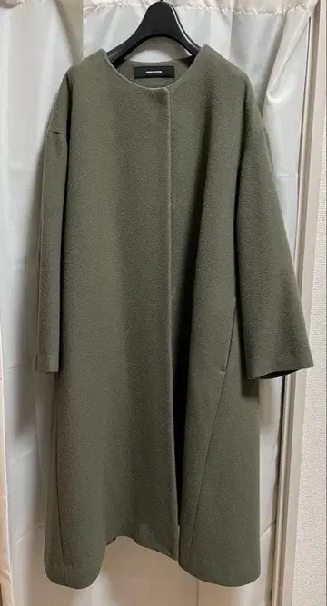 저널 스탠다드 노카라 코트