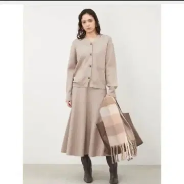 미라 오웬 Mila Owen 23AW 가디건 / 스커트 세트