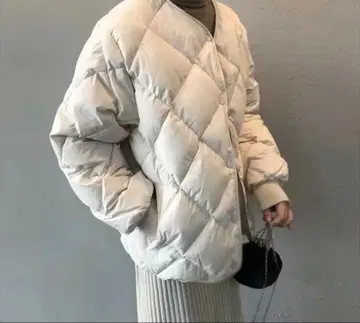 화이트 퀼팅 자켓