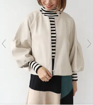 쓰리 포 타임 베이지 플레어 슬리브 페이크 가죽 자켓