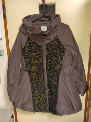 큐브큐브 센소유니코 다운 코트 38