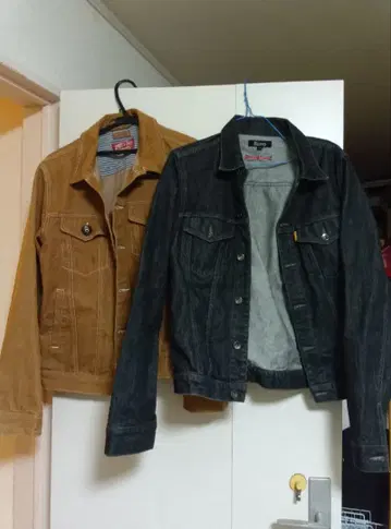 브라운과 블랙 두 벌 데님 자켓 버튼 포함