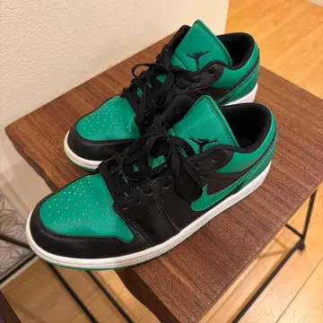 그린/블랙 로우컷 스니커즈