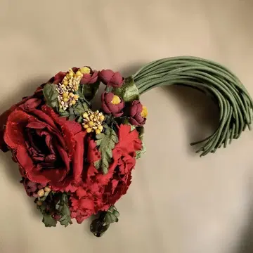 핑크하우스 빨간 꽃다발 코사지 (보관품, 케이스 없음)