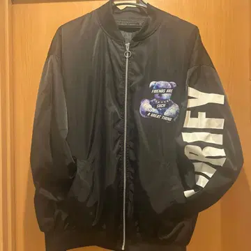 유니크 그래픽 블랙 아우터 L 사이즈