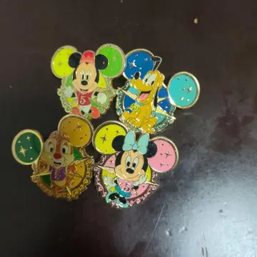 미키마우스 핀 배지 세트 4개