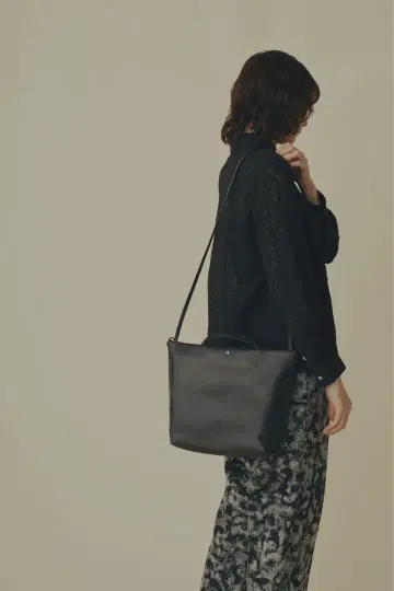 미나 페르호넨 kostea L 탬버린 블랙 가죽 숄더백