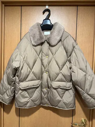 퍼 카라 부착 다운 자켓