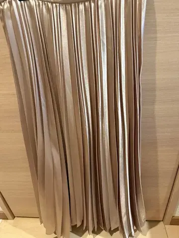 allureville 알어바일 플리츠 스커트 로즈 골드