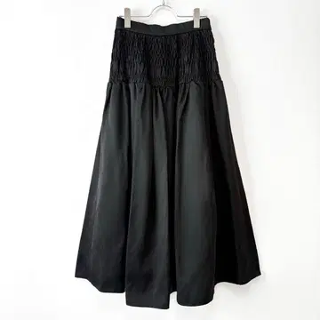 새상품급 UN3D. 새틴 셔링 스커트 플레어 볼륨 웨스 밴딩 블랙