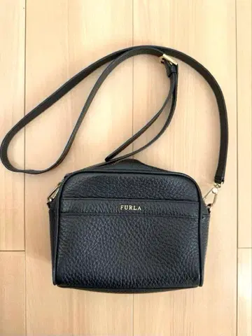 FURLA 블랙 가죽 숄더백