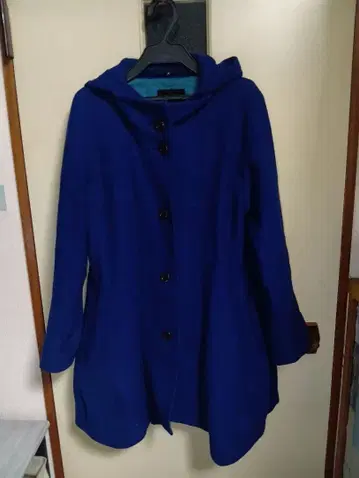 와인 후드 부착 파랑 롱 코트