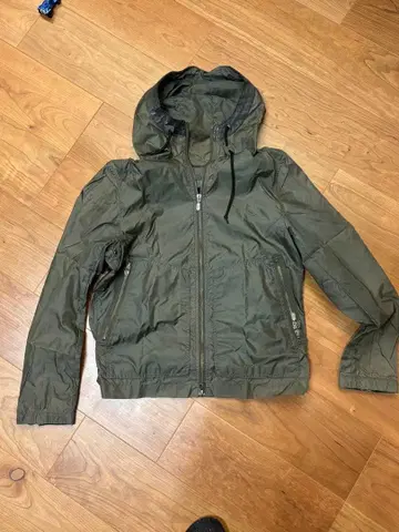 올리브 그린 후드 부착 자켓