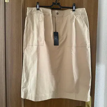 [ ru 아르유 ] 빅 사이즈 베이지 무릎 아래 기장 스커트 지퍼 있음