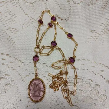 인타글리오 보라색 유리 목걸이