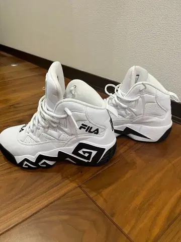 FILA 화이트 하이컷 스니커즈