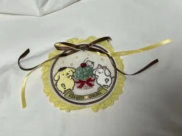 익명 배송/폼폼푸딩 x PINK HOUSE CHELSEA 와펜 브로치