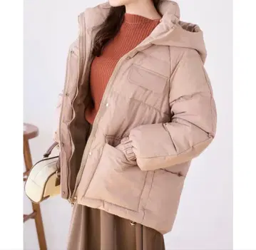 Ada. 후드 부착 다운 자켓