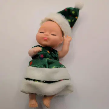 크리스마스 디자인의 소형 인형