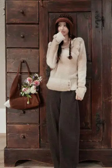 푹신푹신 니트 스웨터 외출에도 최적 겨울 데이트에 딱! 귀여운