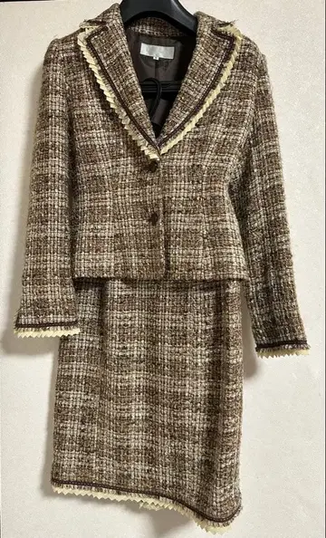 브라운 계열 트위드 스커트 수트