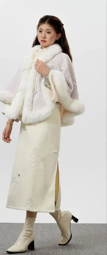 고급스러운 판초풍 아우터 넉넉한 겨울 코디 외출에 최적 모임 데이트 OK