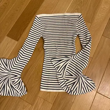 A.L.C. 스트라이프 플레어 슬리브 스웨터 S