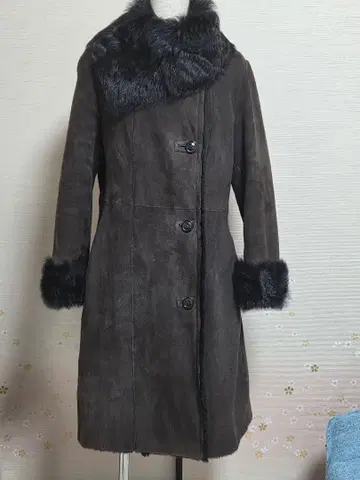 MERION 무스탕 코트