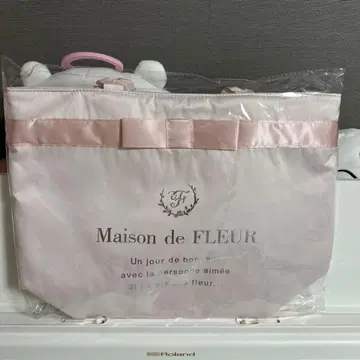[택 포함 새상품] 메종 드 플뢰르 토트백 은색 로고 택 포함