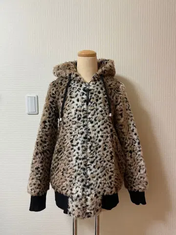GLAD NEWS 레오파드 무늬 후드 부착 자켓