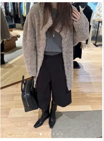 미착용 새상품 세븐페어리 울 100% 무스탕 코트 그레이 컬러