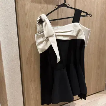 택 포함 오프숄더 리본 도킹 니트