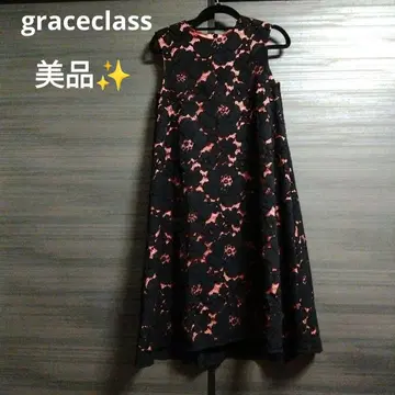 [ 새상품급 ] graceclass 크루넥/슬리브리스/무릎 기장/자수