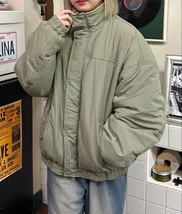 올리브 그린 볼륨 점퍼 L 사이즈