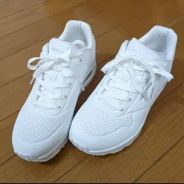 SKECHERS 화이트 스니커즈