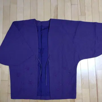 보라색 꽃 무늬 겉옷