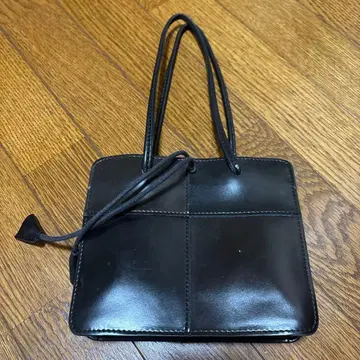 FURLA 블랙 가죽 미니 핸드백