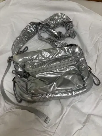 실버 나일론 숄더백