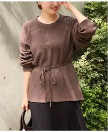 [ 미사용 새상품 ] BASERANGE 베이 브라운 상의 이에나