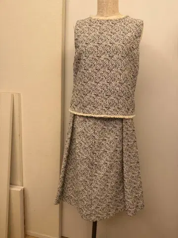 띠어리 뱀부 트위드 스커트 슬리브리스 셋업