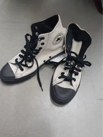 컨버스 하이컷 스니커즈 화이트/블랙