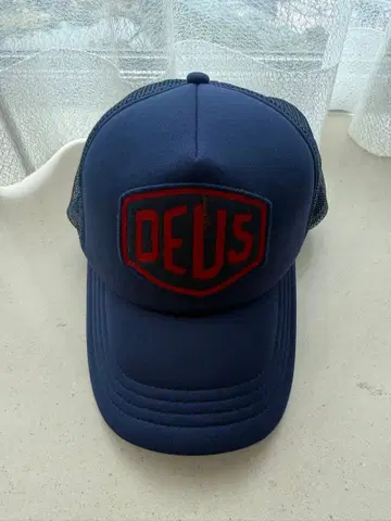 DEUS 네이비 로고 자수 캡