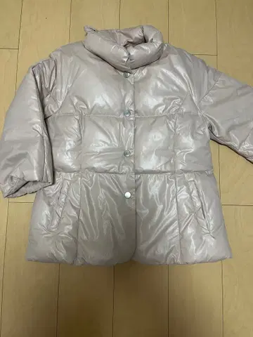 핑크 버튼 달린 다운 자켓