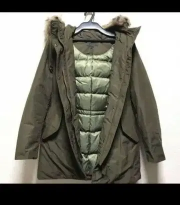 유니클로 다운 자켓 카키 그린